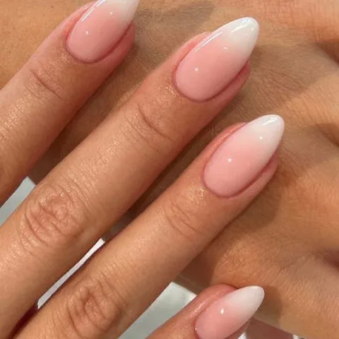 Pembe baby boomer ombré French badem tırnak — Sora müşteri çalışması