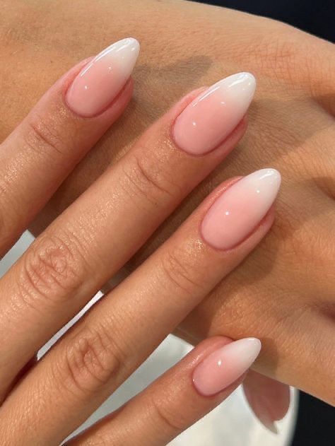 Pembe baby boomer ombré French badem tırnak — Sora müşteri çalışması